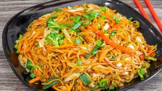 VEG HAKKA NOODLES (CHOWMEIN)