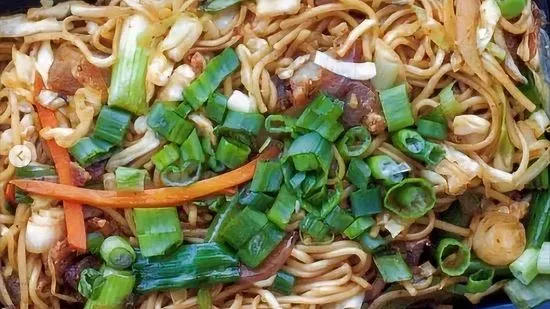 CHICKEN HAKKA NOODLES (CHOWMEIN)