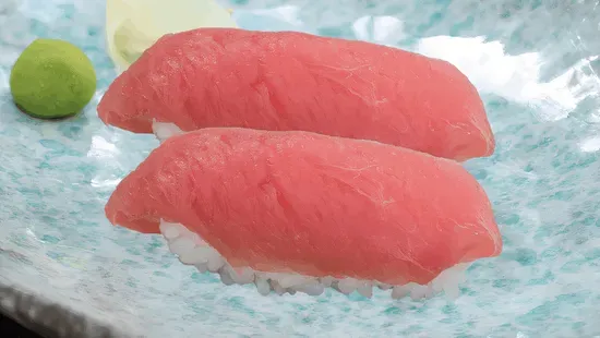 TUNA NIGIRI & SASHIMI