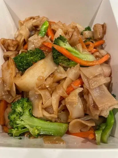 Pad Cee Ew Chicken Noodle