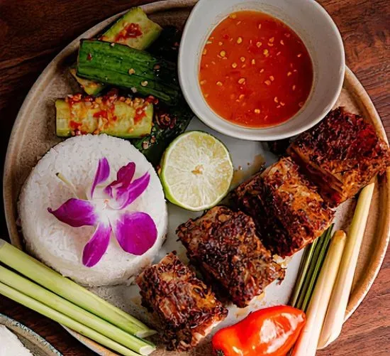 S17. Lemongrass BBQ Beef Short Ribs White Rice