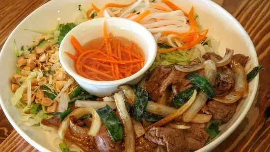 Filet Mignon Stir Fry over Vermicelli