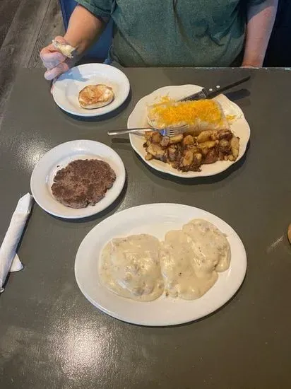 MEATLESS BISCUIT AND GRAVY