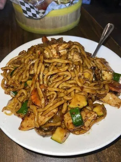 Kung Pao Chicken Chow Mein