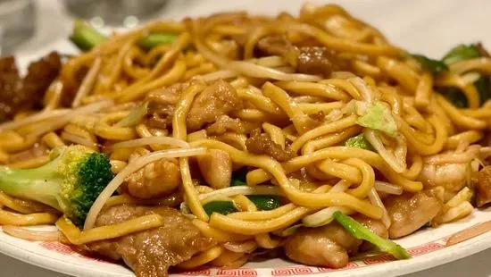 Chicken Chow Mein / 雞炒麵