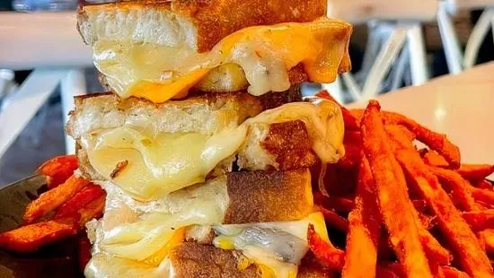 Grilled 3-Cheese Sandwich