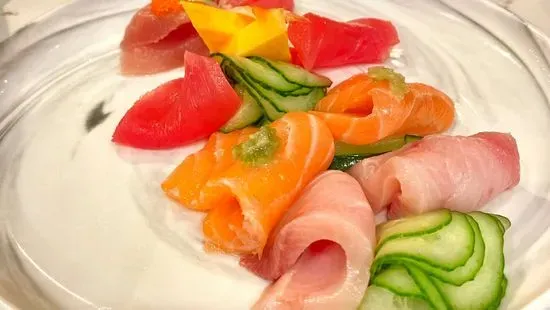 Assorted Slices of Raw Fish Regular