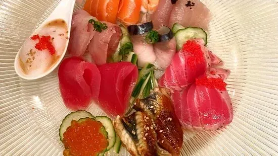 Assorted Slices of Raw Fish Deluxe