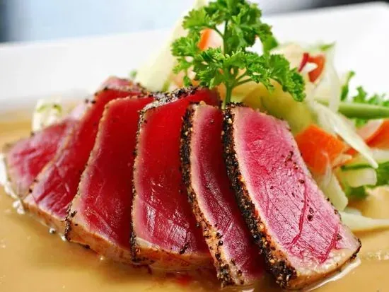 Sea Steak Salad / Seared Ahi Tuna