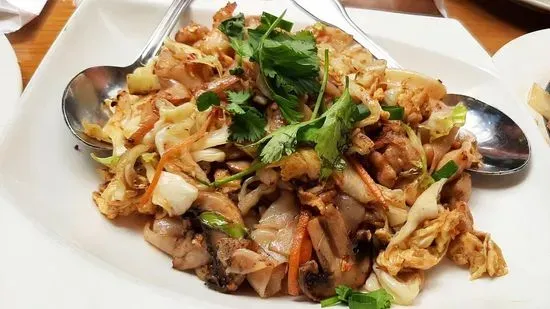 Kut Kyee Kaik (Burmese Chow Fun)