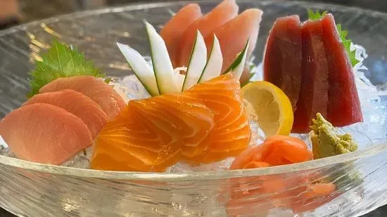 Assorted Sashimi (12 Pcs Dinner)