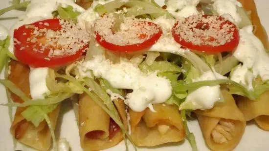 Flautas de pollo a la carta 