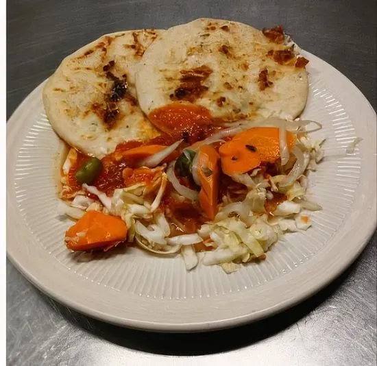 2 pupusas de suquiny queso y ajo// 2 garlic cheese and suquiny pupusas 