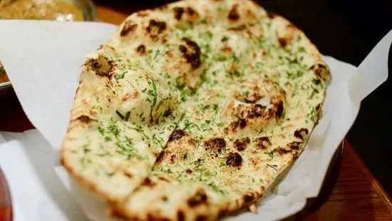 Garlic & cheese naan 