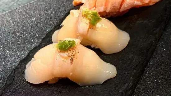 Hotate nigiri