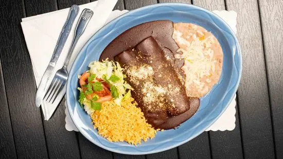 17. Enchiladas en Mole Sauce