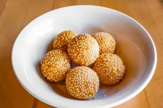 6 Sesame Mochi