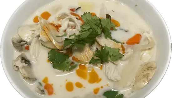 (S) Tom Kha
