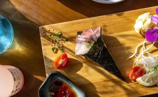 Hamachi Hand roll