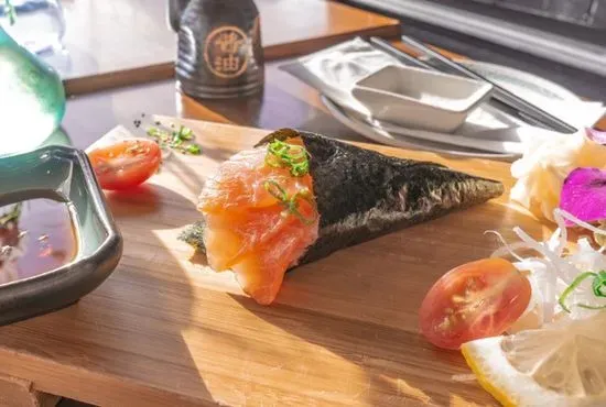 Salmon Hand roll