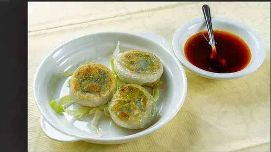 Pan Fried Chive & Shrimp Dumpling  / 香煎韭菜粿