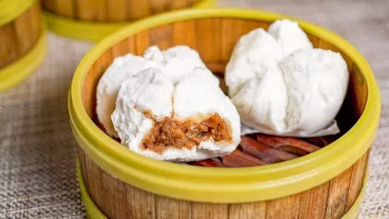 411.  Steamed BBQ Pork Buns. 蜜汁⽺城叉燒包