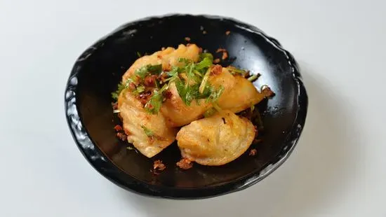 107. Sampan Style Crispy Shrimp Dumplings 避⾵塘蝦餃