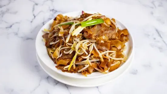 711. Stir-Fried Beef Chow Fun 乾炒⽜河 