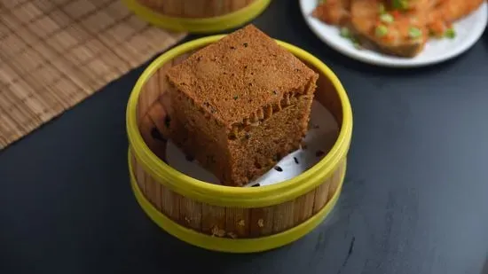 828. Sponge Cake w/ Brown Sugar & Sesame  黑糖芝麻⾺拉糕 