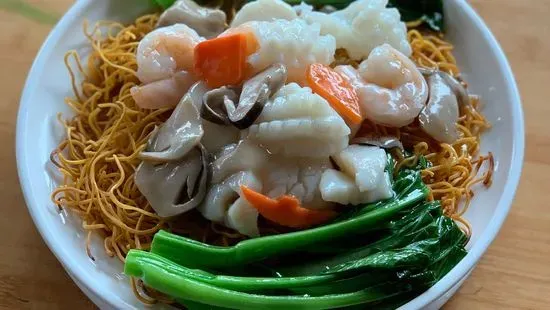 708. Pan Seared Crispy Noodle with Mixed Seafood  海鮮兩⾯⿈