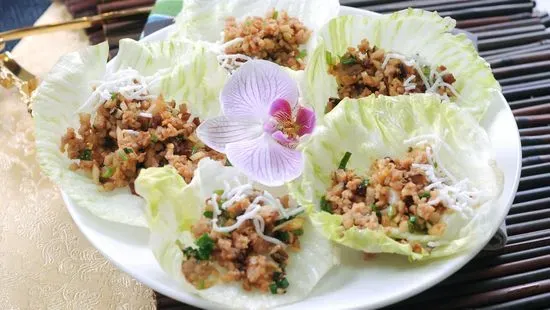 Minced Chicken Lettuce Cups (4 Pcs)