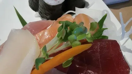 Sashimi Deluxe (12 Pcs)