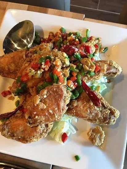 Salt and Pepper Chicken Wings (8 pcs)