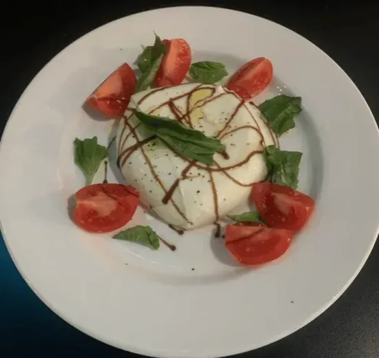 FRESH MOZZARELLA CAPRESE SALAD