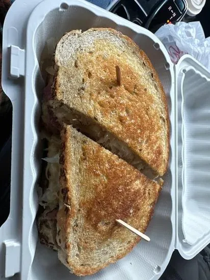 Max’s Classic Reuben