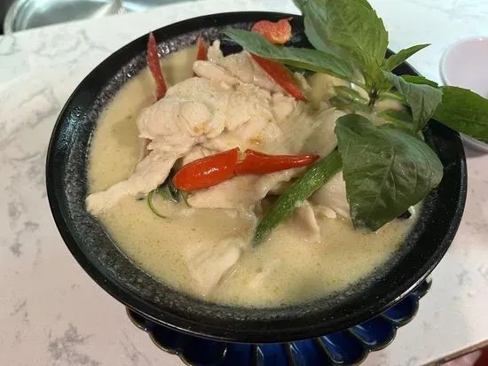 313  Green Curry Chicken