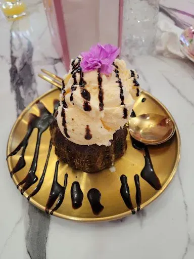 Chocolate Molten Cake With Ice Cream