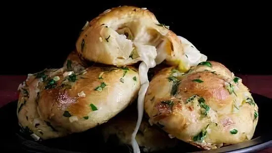 Garlic Knots with Cheese