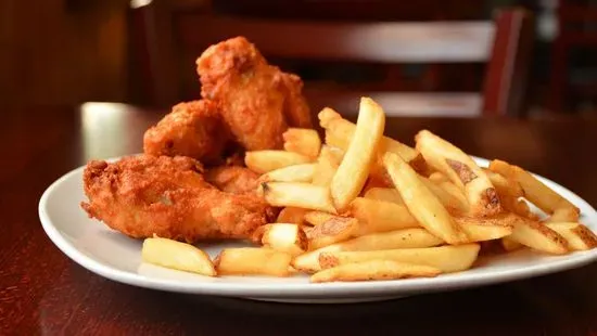 Chicken Wings with Fries