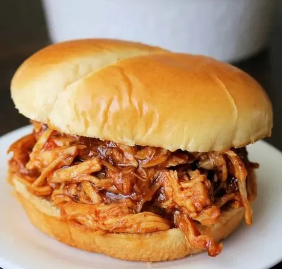 Slo-smoked Pulled Pork Sandwich 