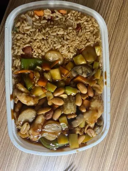 C27. Kung Po Chicken with Peanut  /(C)宫保鸡