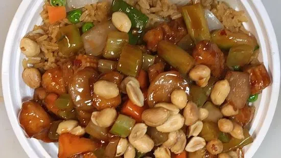 L28. Kung Pao Chicken w. Peanut  