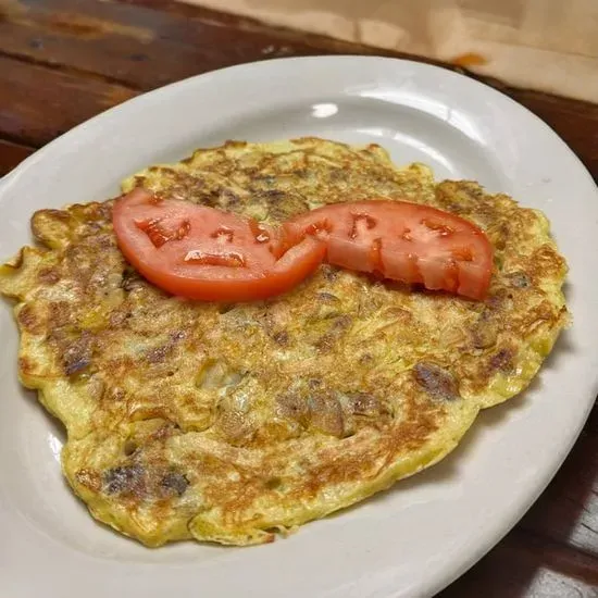 Tortilla De Maduros, Cebolla Y Papas