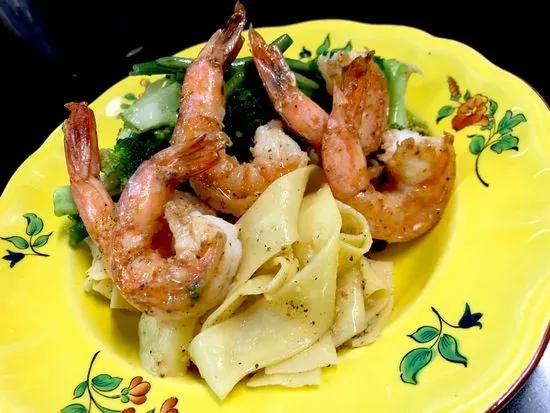 Fresh Pasta with Shrimp / Vegetables / Garlic and Olive oil