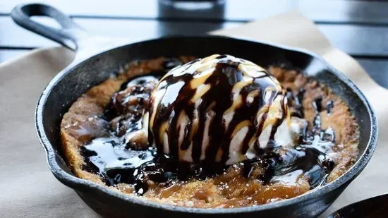 Salted Caramel Cookie Skillet