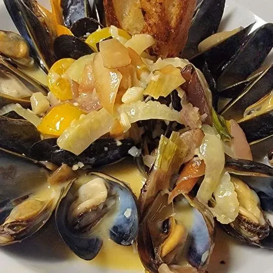 MUSSELS VINO BIANCO
