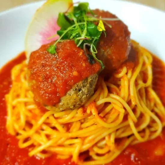 SPAGHETTI W/ MEATBALLS