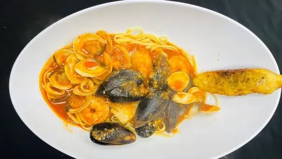 Linguine al Fruitti di Mare