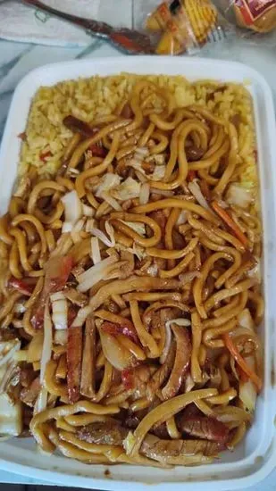 C9. Roast Pork Lo Mein (Combination Platter)