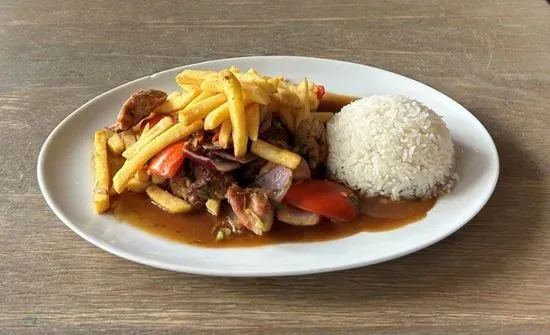 Pollo Saltado